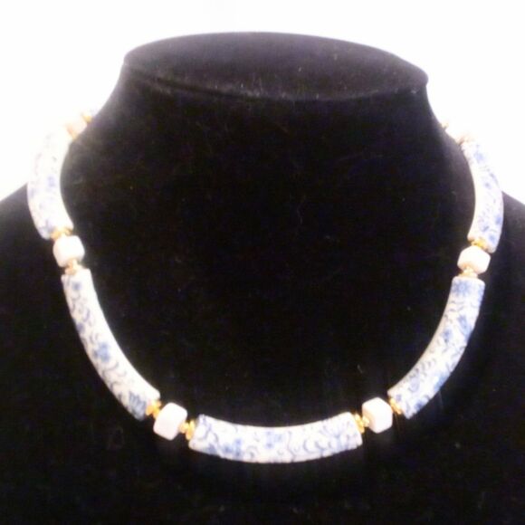 Vintage Blue and White Floral Print Curved Bar Necklace Signed Japan - Picture 1 of 4